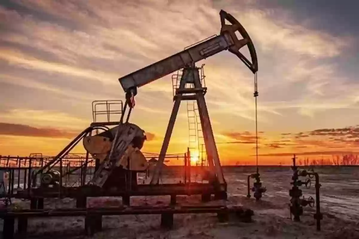 تراجع أسعار النفط عالميًا وسط توقعات 